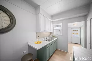 1033 Jennette Ave NW, Grand Rapids, MI 49504 - Photo 3