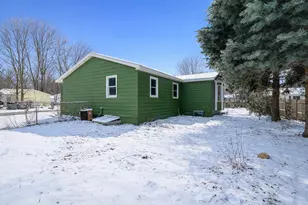 233 Washington Ave, Plainwell, MI 49080 - Photo 3