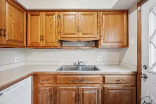 23007 Brittany Ave, Eastpointe, MI 48021 - Photo 13