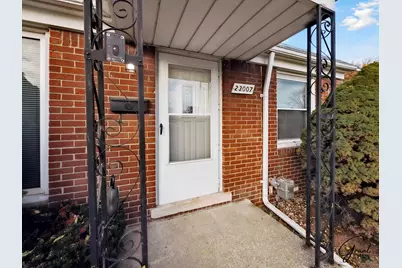 23007 Brittany Avenue, Eastpointe, MI 48021 - Photo 5