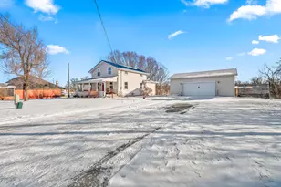 437 McKenzie St, Hudson, MI 49247 - Photo 1