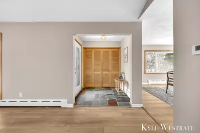 1122 W Green Street, Hastings, MI 49058 - Photo 5