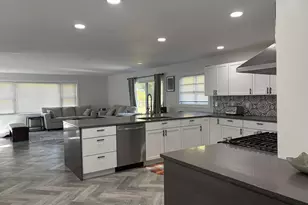 5681 Houghten Dr, Troy, MI 48098 - Photo 15