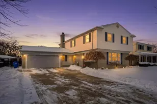 32523 Cambridge Dr, Warren, MI 48093 - Photo 1