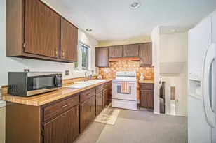 8843 Nottingham Dr, Ypsilanti, MI 48198 - Photo 9