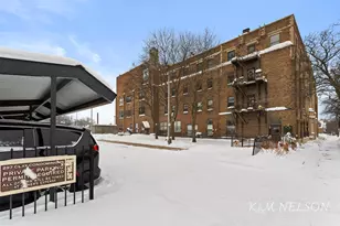 297 W Clay Ave, Muskegon, MI 49440 - Photo 5