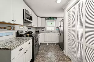 309 N Robert St, Ludington, MI 49431 - Photo 17