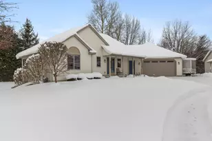 3140 N Bluff Ct, Hudsonville, MI 49426 - Photo 3