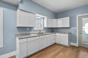 901 Clarence St, Kalamazoo, MI 49001 - Photo 9