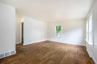 1042 E Mosel Ave, Kalamazoo, MI 49004 - Photo 3