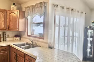 53427 Ridgeview Cir, Paw Paw, MI 49079 - Photo 5