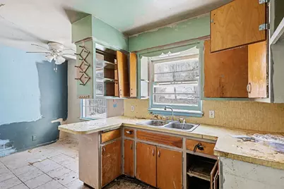 2928 Lafayette Circle, Lansing, MI 48906 - Photo 5