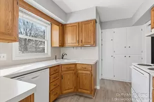 2302 Northwest Ave, Lansing, MI 48906 - Photo 9