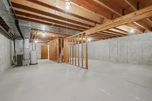 2154 Ter Van Dr NE, Grand Rapids, MI 49505 - Photo 15