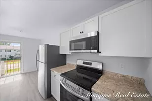 1051 Abbey Ct, Holland, MI 49423 - Photo 9