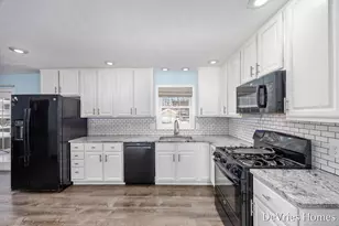 1711 Oakvale Dr SW, Wyoming, MI 49519 - Photo 9