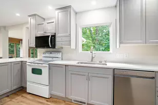 2530 Westbrook Dr NW, Grand Rapids, MI 49504 - Photo 9