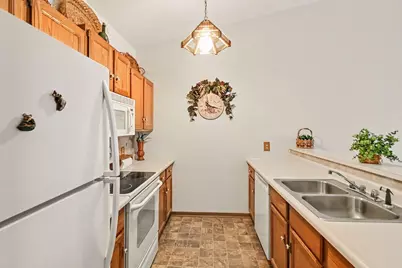 1197 Sunview Drive #14, Saint Johns, MI 48879 - Photo 7