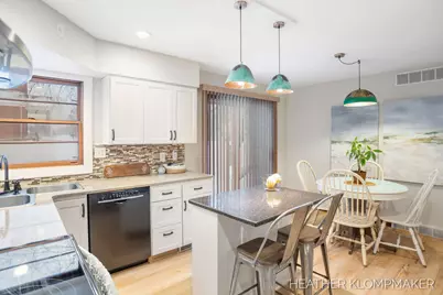 1647 W Lakewood Boulevard, Holland, MI 49424 - Photo 7