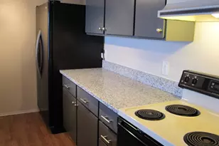 820 Cliffs Dr, Ypsilanti, MI 48198 - Photo 3