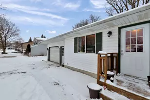 2520 Lanier Ct, Lansing, MI 48911 - Photo 3