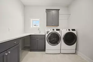 4692 Knapp Bluff Dr NE, Grand Rapids, MI 49525 - Photo 23