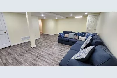 152 Legacy Park Circle, Dearborn Heights, MI 48127 - Photo 17