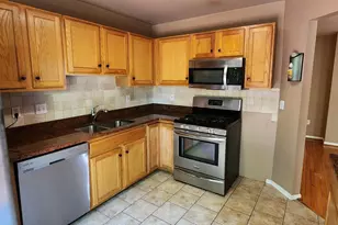 152 Legacy Park Cir, Dearborn Heights, MI 48127 - Photo 9