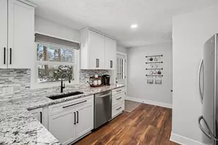 1187 Yorkshire Dr, Norton Shores, MI 49441 - Photo 9