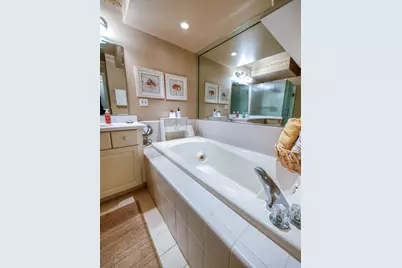 16767 W Cobblestone West Boulevard, Macomb, MI 48042 - Photo 19