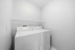 2738 S Knightsbridge Cir, Ann Arbor, MI 48105 - Photo 7