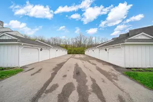2738 S Knightsbridge Cir, Ann Arbor, MI 48105 - Photo 25