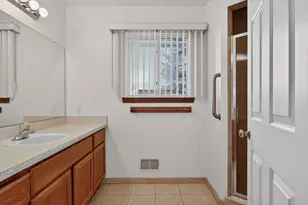 36394 Cecilia Dr, Sterling Heights, MI 48312 - Photo 11