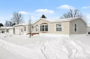 3567 Hollyfield Dr, Cedar Springs, MI 49319 - Photo 3