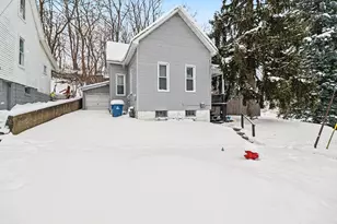 524 Davis St, Manistee, MI 49660 - Photo 1