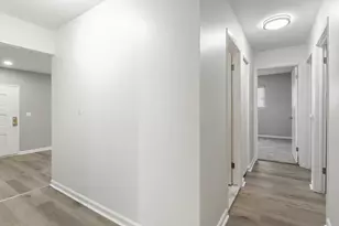 1735 Crestline Dr, Troy, MI 48083 - Photo 9