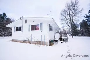 6040 N Hillman Rd, Six Lakes, MI 48886 - Photo 5