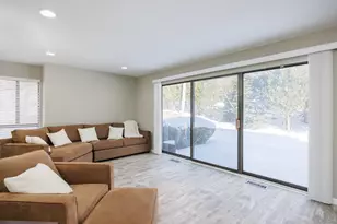 1468 Oakbrook E Dr, Rochester Hills, MI 48307 - Photo 7