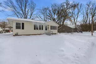 2146 Michael Ave SW, Wyoming, MI 49509 - Photo 3
