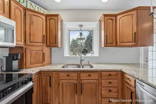 210 Bay Cir Ct, Holland, MI 49424 - Photo 9