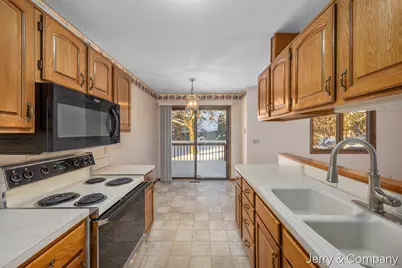 948 Laketown Drive, Holland, MI 49423 - Photo 9