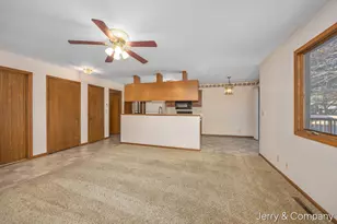 948 Laketown Dr, Holland, MI 49423 - Photo 7