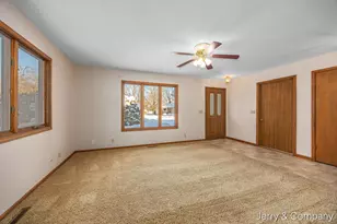 948 Laketown Dr, Holland, MI 49423 - Photo 5