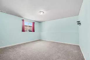 553 N Cygnet Lake Dr, Benton Harbor, MI 49022 - Photo 23