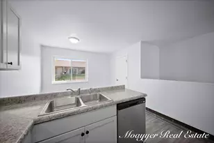 1051 Abbey Ct, Holland, MI 49423 - Photo 7