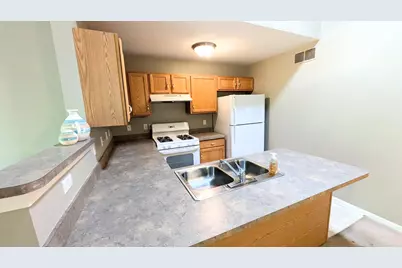 23721 W Lake Circle #14, Brownstown, MI 48183 - Photo 7