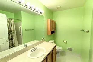 23721 W Lake Cir, Brownstown, MI 48183 - Photo 19