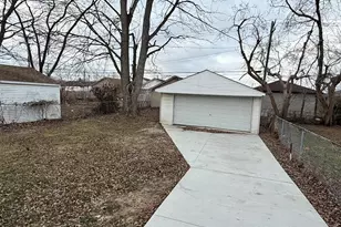 22765 Rosalind Ave, Eastpointe, MI 48021 - Photo 3