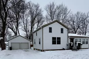 432 E Vine St, Vicksburg, MI 49097 - Photo 1