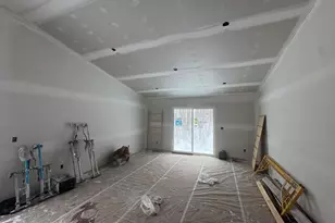 1571 N Village Cir, Kalamazoo, MI 49009 - Photo 3